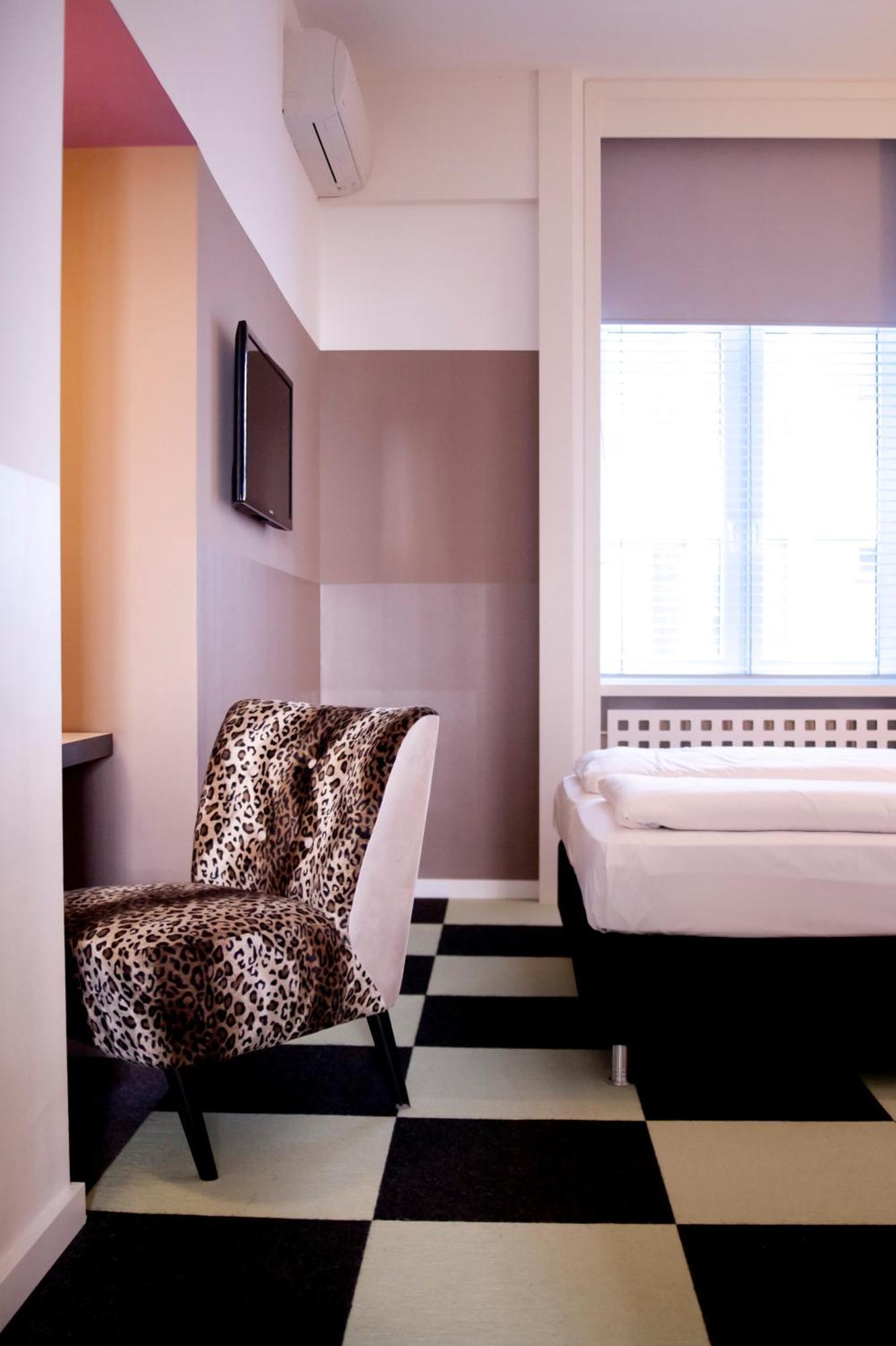 Hotel Cristall - Frankfurt City Франкфурт-на-Майне Экстерьер фото