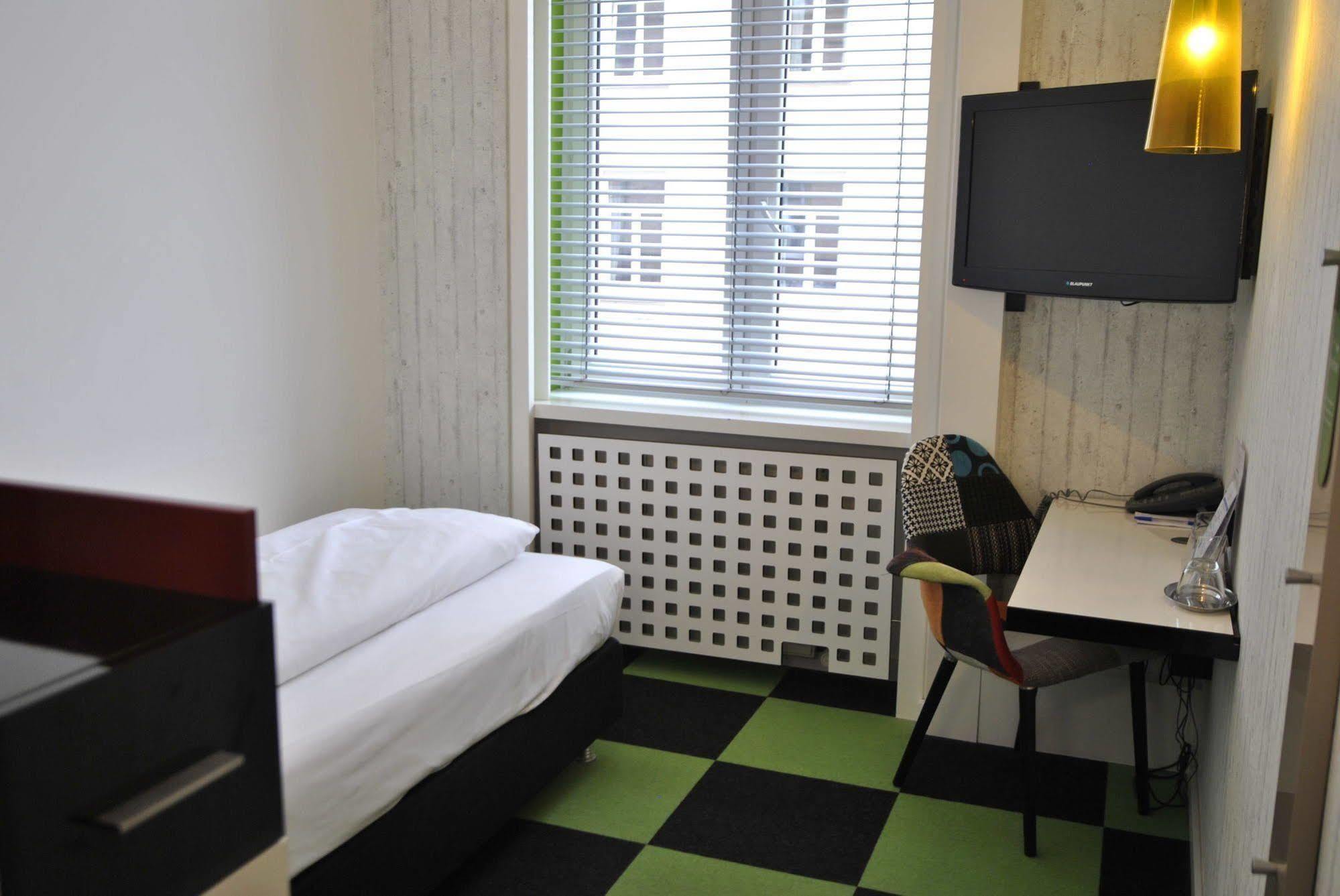 Hotel Cristall - Frankfurt City Франкфурт-на-Майне Экстерьер фото