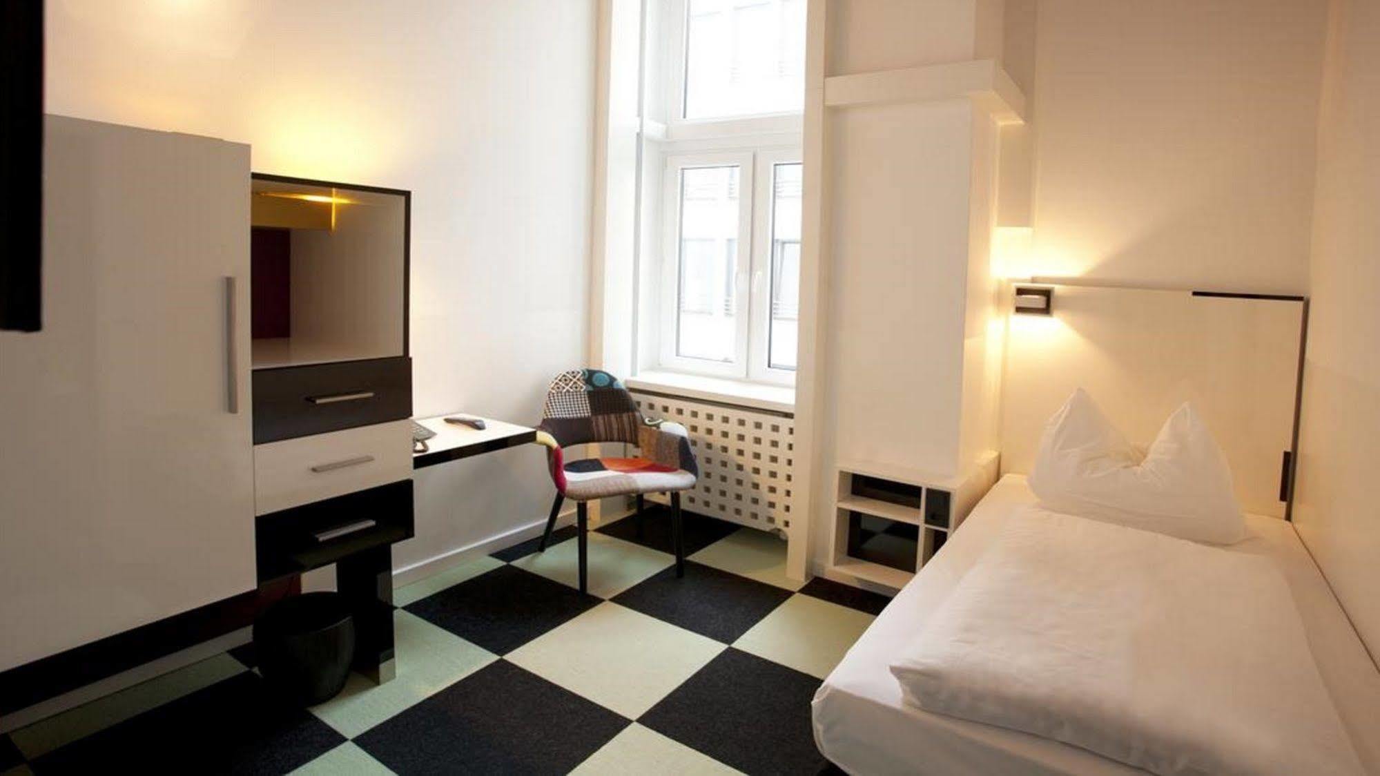 Hotel Cristall - Frankfurt City Франкфурт-на-Майне Экстерьер фото
